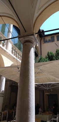 Palazzo-Gradari-loggiato